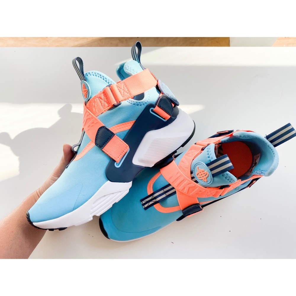 Nike Huarache City blue and orange straps run 7Y
